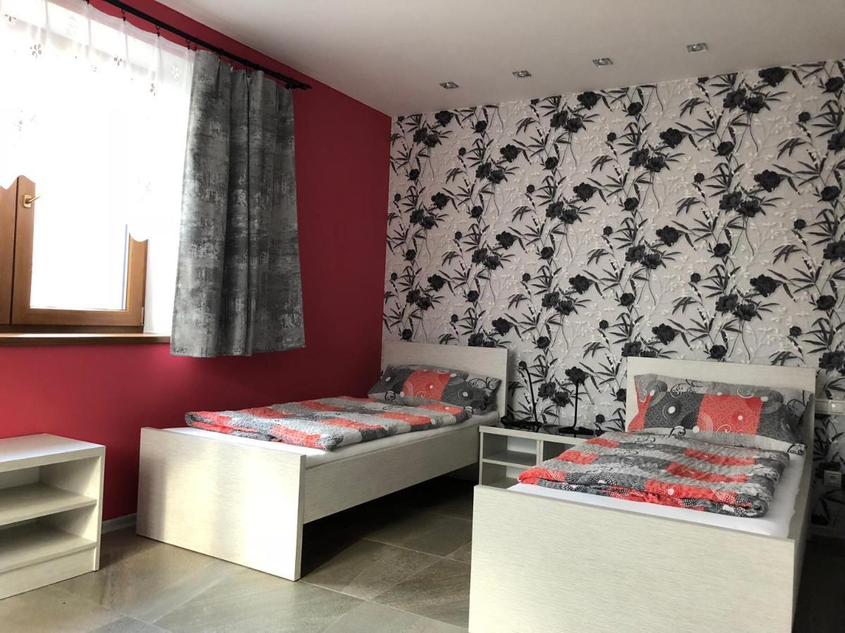 Partizanska lupca Hotel Harmonia מראה חיצוני תמונה