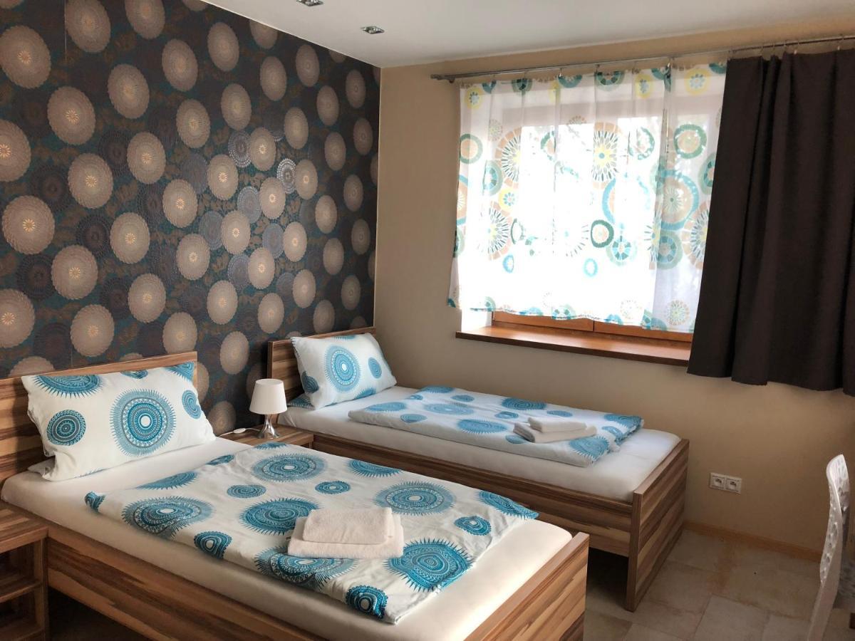 Partizanska lupca Hotel Harmonia מראה חיצוני תמונה